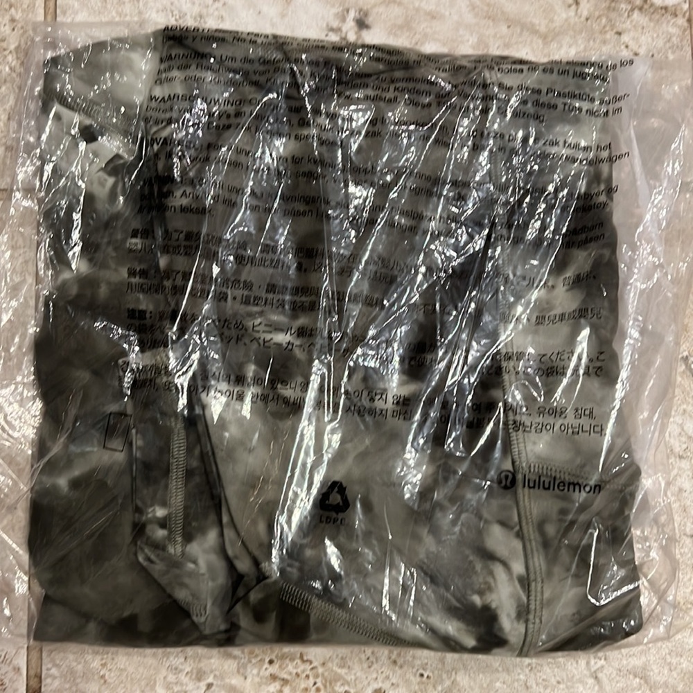 NWT Lululemon Performance High Rise Pant 25” with Back drop-in Pockets. - Picture 5 of 9